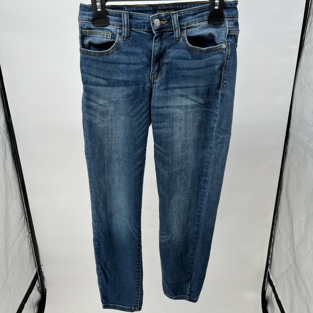 Women’s Judy Blue Relaxed Fit Jeans. Size 5/27.